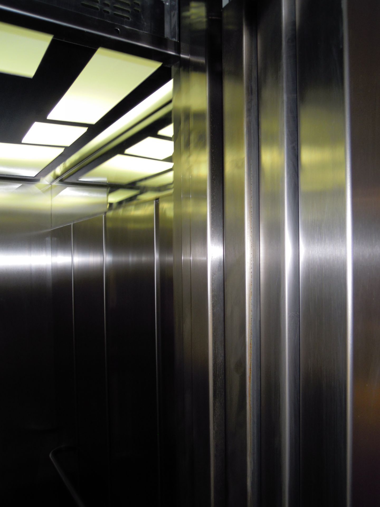 Ascenseur hydraulique raloe_1