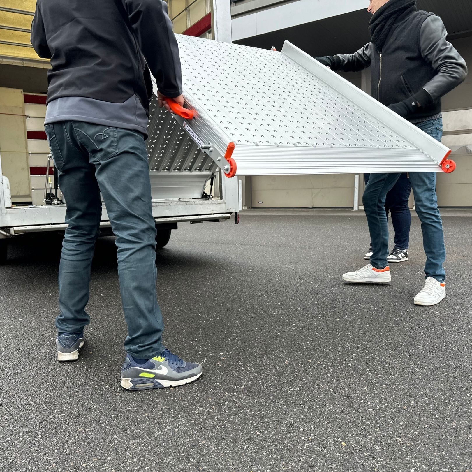 Rampe de chargement pivotante & facile à manipuler - jusqu'à 400 kg - DH-AI12/13_1