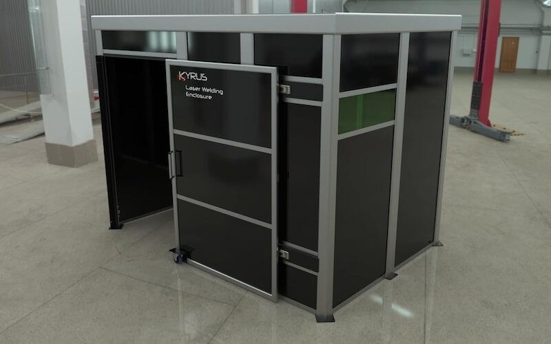 Cabine de soudage laser classe 4 - 3x2m avec porte coulissante_1