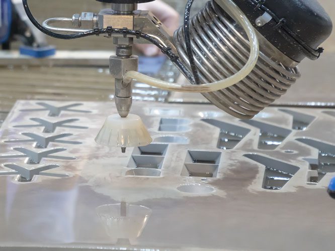 Groupe TMA - Sous-traitance industrielle de découpe jet d'eau polyvalente : métal, matériaux divers, haute précision_1