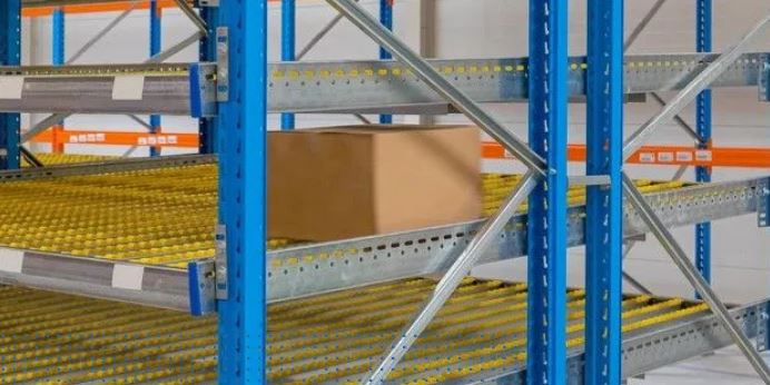 Rayonnage dynamique pour colis et palettes - stockage optimisé en magasin - neuf, occasion ou location_1