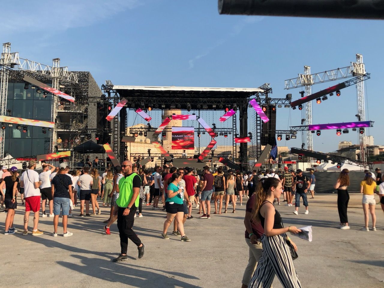 Location de scène mobile couverte de 60 à 160 m² - options annexes disponibles_1