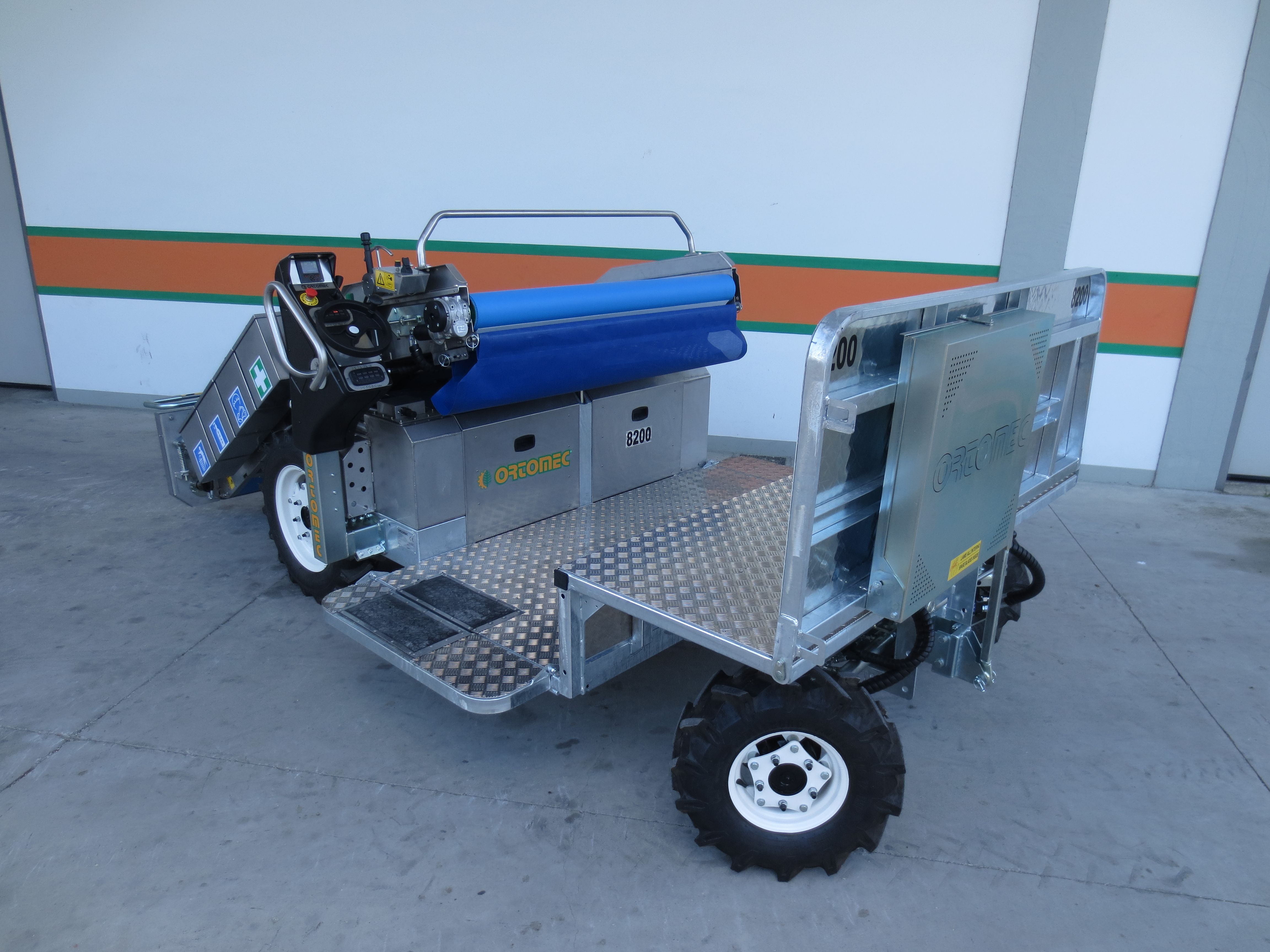 Récolteuse de légumes 8200 Foglia - Ortomec SRL - largeur de la tête de récolte 130 à 180 cm - transmission hydraulique et chariot élévateur pour palettes_1