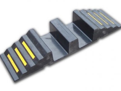 Rampe de franchissement PAR 70, pour les tuyaux et les très gros câbles (Ø maxi 70 mm)_1