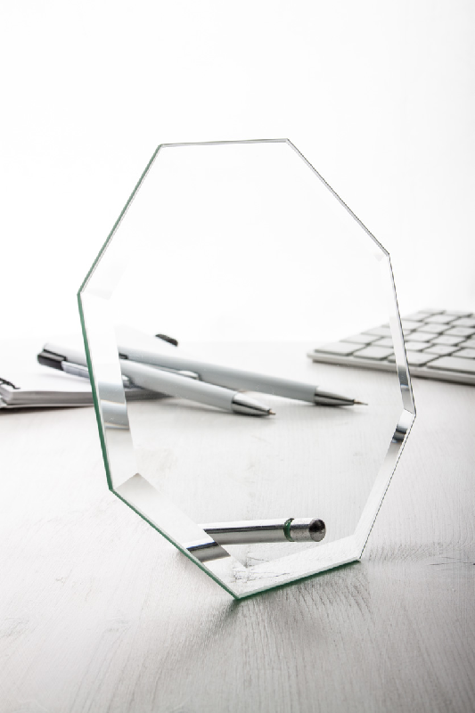 Trophée octogonal en verre transparent avec support - livré avec boîte cadeau noire_1