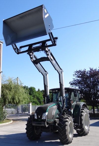 Godet à haut-tip Dalmasso - Idéal pour matériaux volumineux à hauteurs élevées - Personnalisable et performant_1