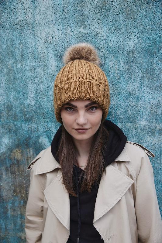 Bonnet épais avec pompon en fausse fourrure - maille côtelée - 100% acrylique - Réf: B412_1