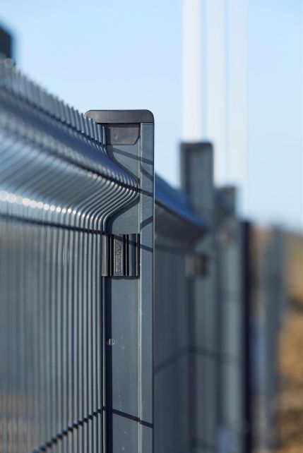 Poteau avec finition texturée et mate