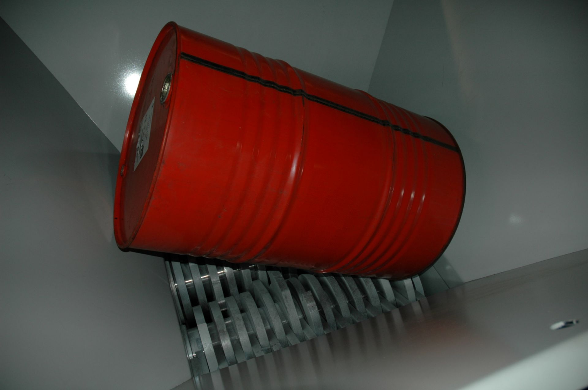 Broyeur de déchets multi-usages BDR 220 0 370 - pneus, fûts métalliques et plastiques, papiers, ordures_1