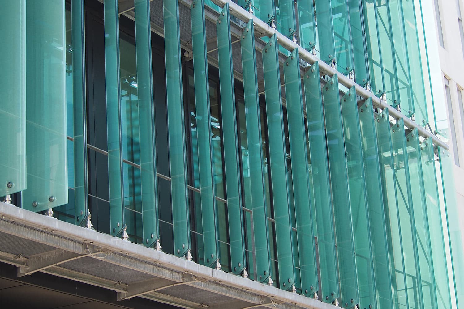 Brise soleil vertical motorisé - Conception sur mesure_1