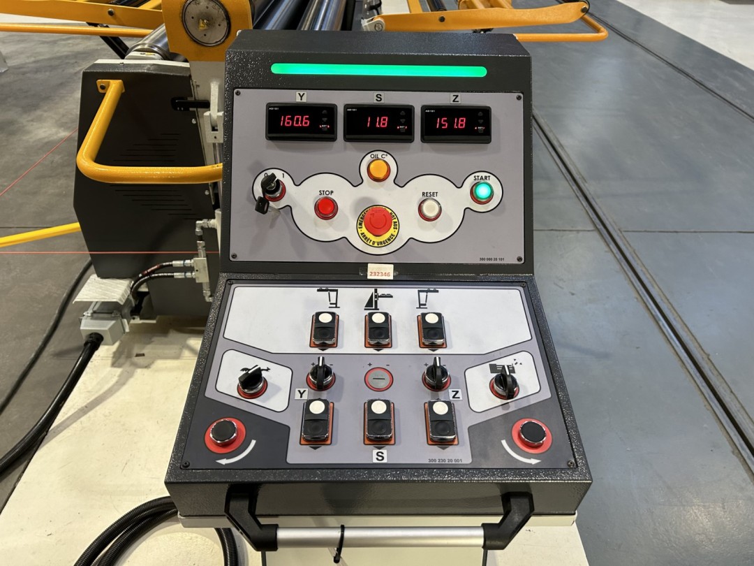 Rouleuse 4 rouleaux motorisée ADFORM R4-XL - pupitre de commande - tôles jusqu'à 4100mm_1