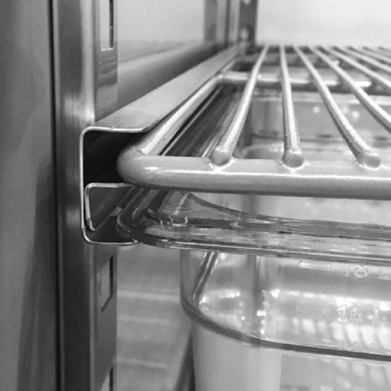 Armoire réfrigérée positive GN2/1 Inox 2portes pleines 883L True_1