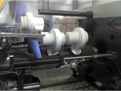 Machine pour injection plastique - Hysion - moulage de préformes PVC/PPR avec configuration spéciale_1