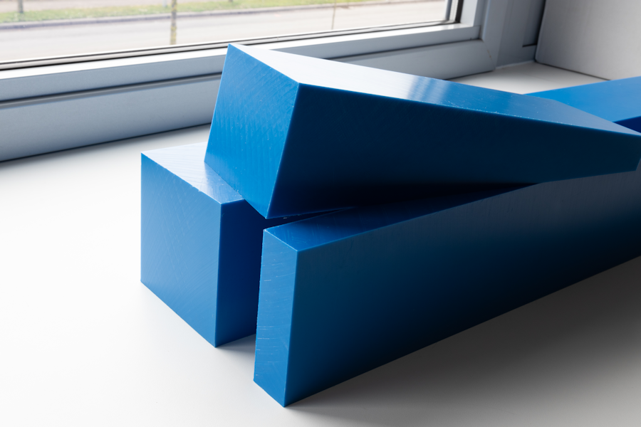 Bastaing avec état de surface anti-dérapant - Dimensions standards et spécifiques - Couleur personnalisable_1