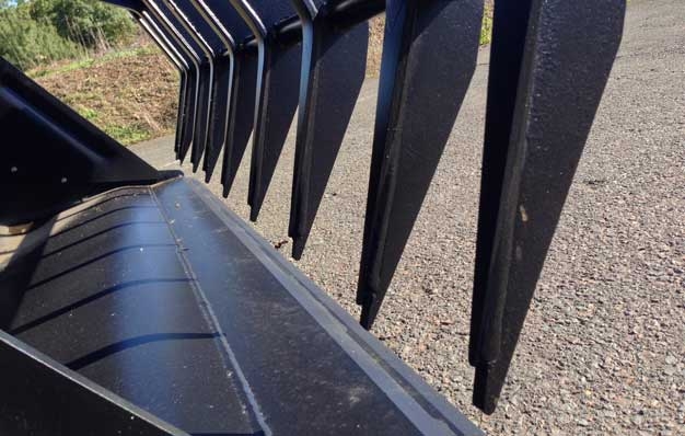 Godet multiservice - capacité machine 1.8 à 4.5 t - pour télescopique et tractopelle_1