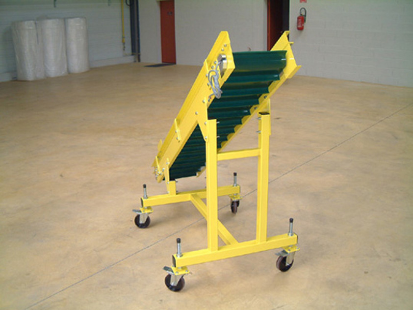 Transporteur à bande avec tasseau pour charges faibles, moyennes et lourdes_1