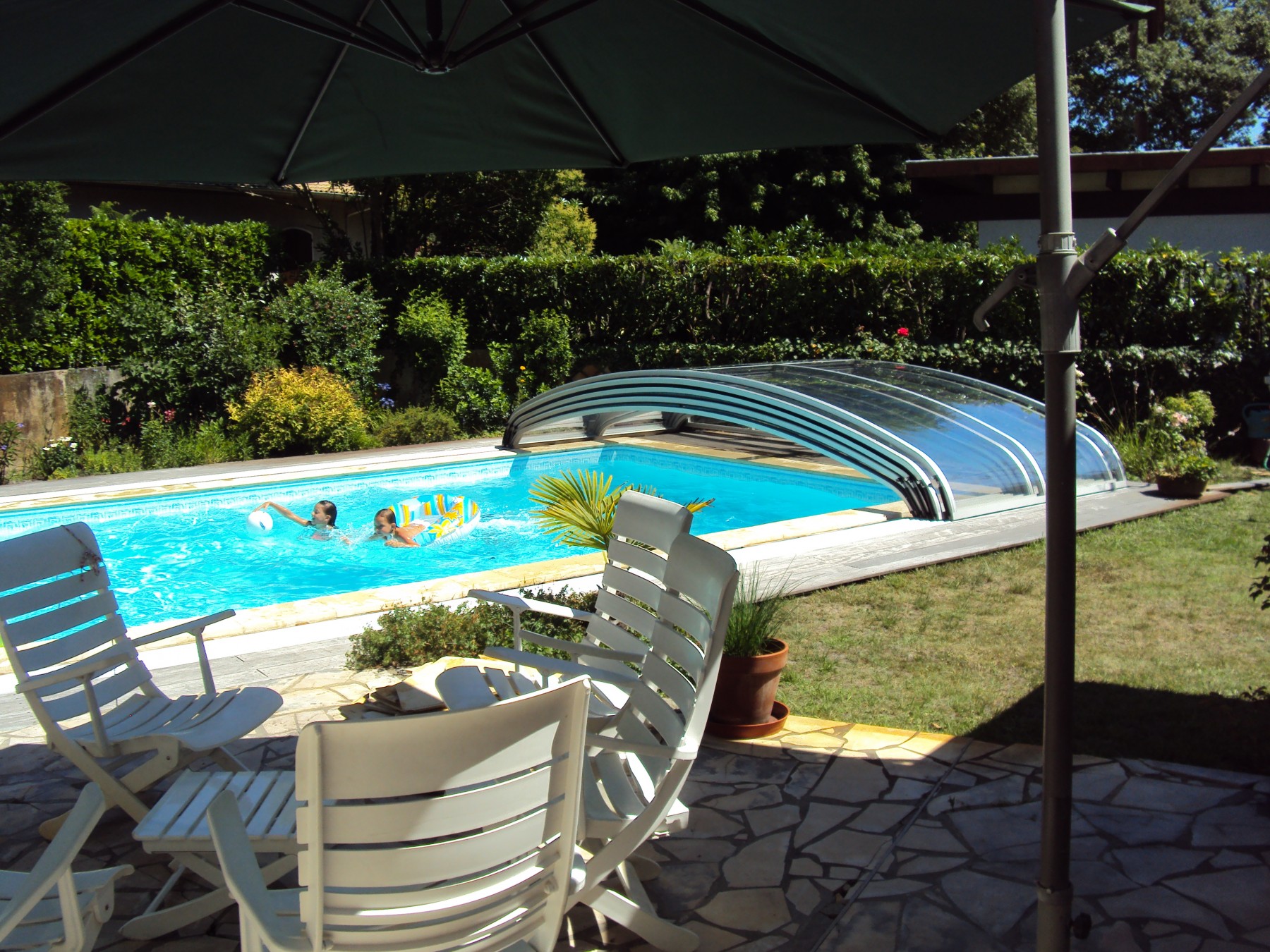 Abri piscine bas Azur - télescopique manuel en aluminium et polycarbonate traité UV_1