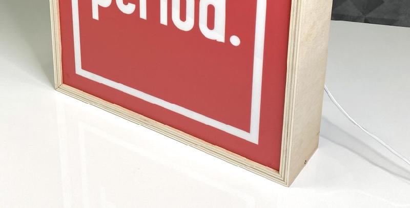 Panneau d'information lumineux personnalisé avec cadre en bois - Éclairage LED intégré - Contreplaqué 18 mm_1