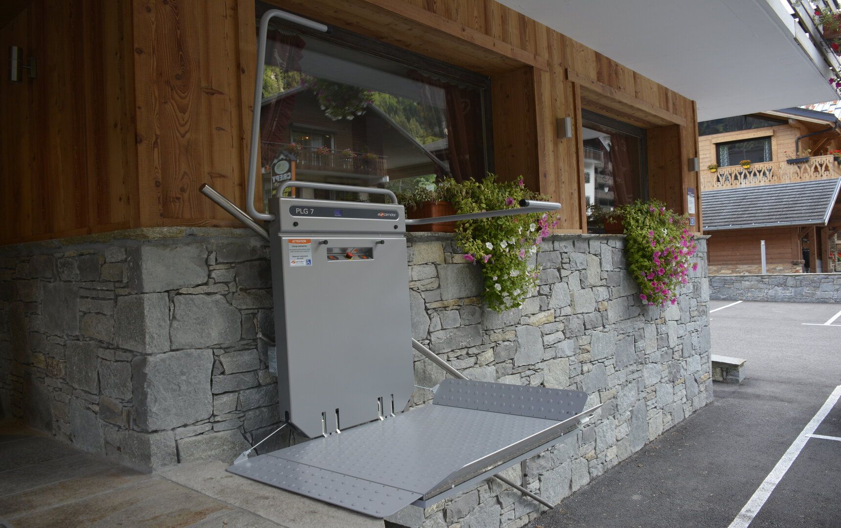 Plateforme monte-escaliers droits plg7_1