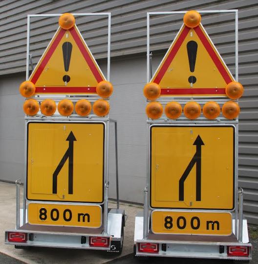Remorque de pré-signalisation Sodimar - roue jockey renforcée, rampe LED 6 fonctions, châssis galvanisé_1