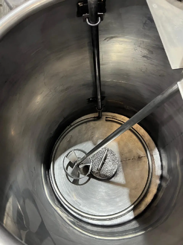 Cuve en acier inoxydable d'occasion avec capacité d'agitation 150 litres - référence : c10456_1