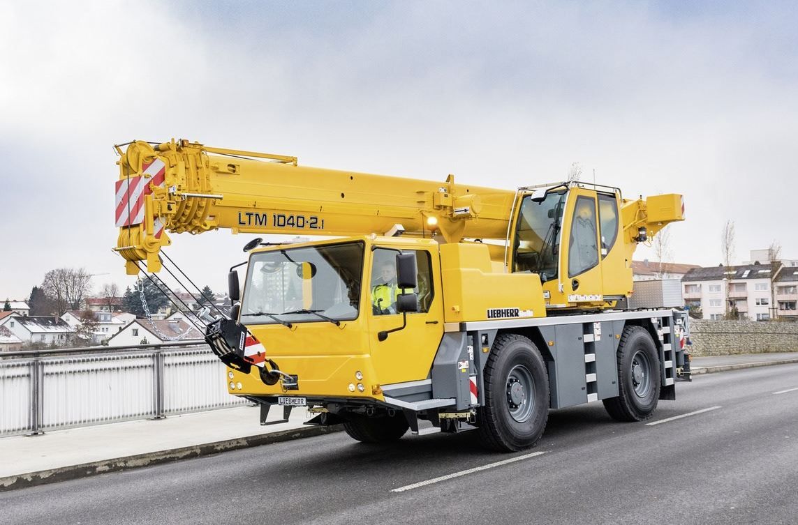 Grue mobile LTM 1040-2.1 avec une capacité de levage maximale de 40 tonnes