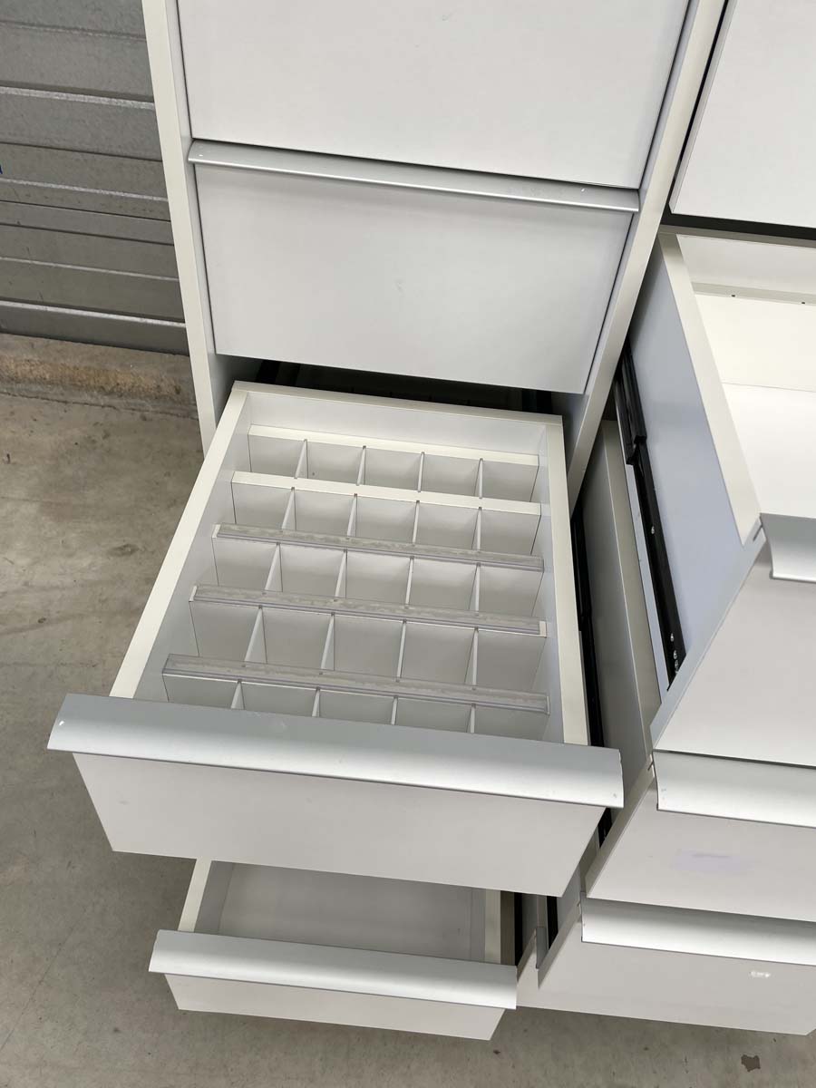 Meuble de laboratoire d'occasion à 10 tiroirs - sur pieds métal - ATEX - P21091168_1