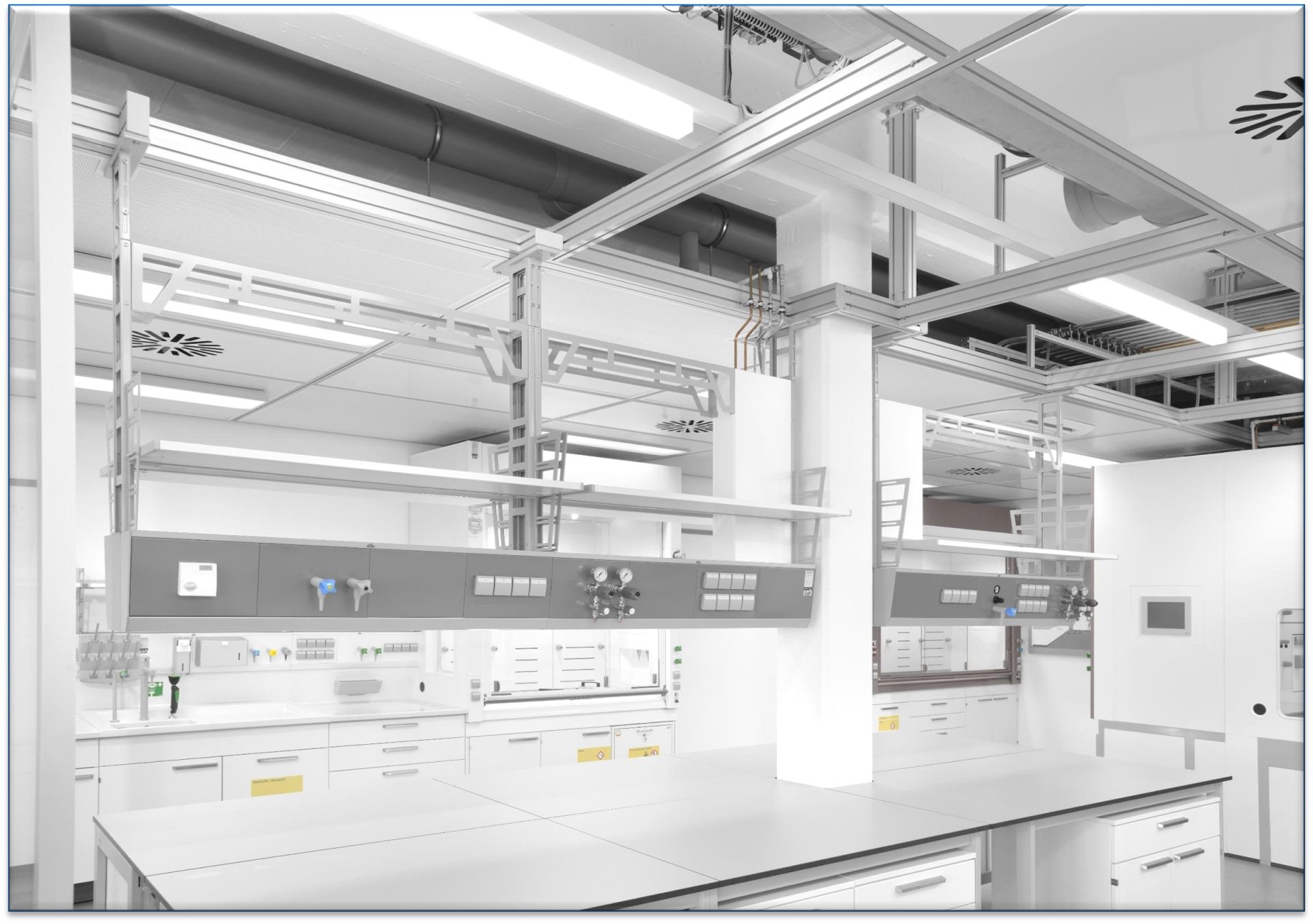 Pont d'énergie pour paillasses de laboratoire_1