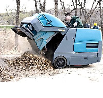 S20 Balayeuse TENNANT autoportée compacte de taille moyenne_1