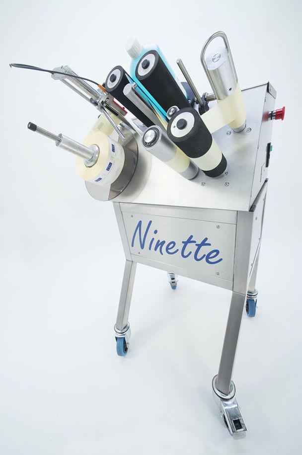 Ninette 1 - Étiqueteuse alimentaire semi-automatique pour produits cylindriques_1