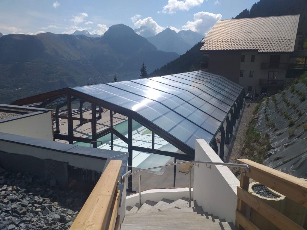 Abri piscine haut jusqu'à 30m de large sans limite de longueur pour espaces publics - HERCULES - sur mesure et haut de gamme_1