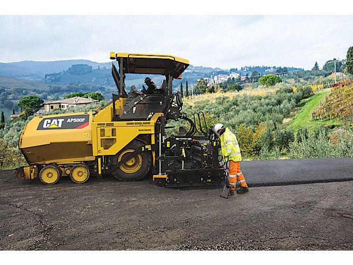 Ap500f  finisseurs sur pneus_1