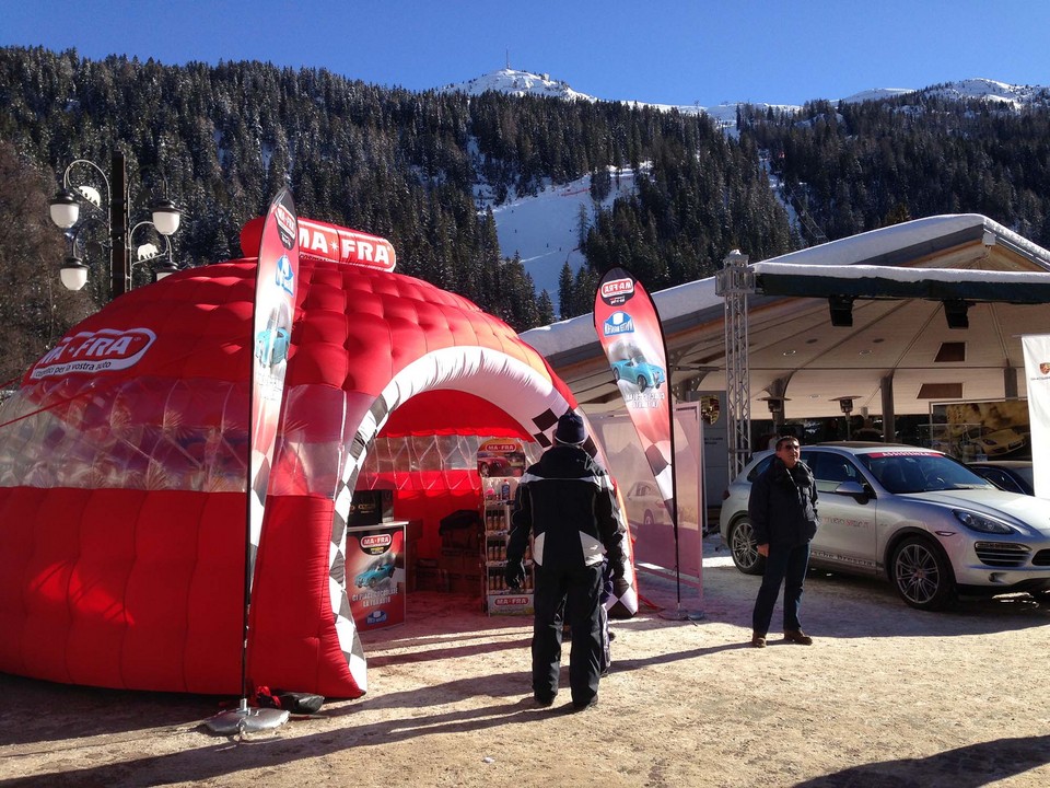 Igloo gonflable auto-ventilé - Go-Up Concept - Tissu nylon résistant M1/M2 pour événements publicitaires_1