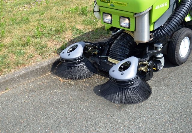 Balayeuse compacte thermique Green Machines GM 400 - Nettoyage efficace des sols complexes - Fonctionnement intuitif - Compactage des déchets - Matériel et accessoires pour une conduite sécurisée et optimisée_1