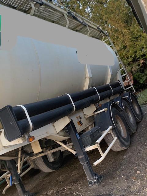 Citerne pulvé basculante monocuve Benalu 1999 - 42 m3 - aluminium, 3 essieux SMB_1