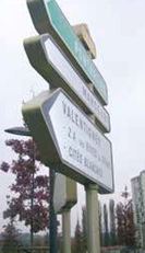 Panneaux directionnels à caissons traversants en aluminium - Gamme BERGERONNETTE - Sobres, robustes et adaptés aux sites urbains ou ruraux_1