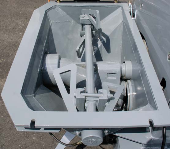 Pompe à béton avec moteur Diesel Deutz 34,5 kW et trémie de 360 litres