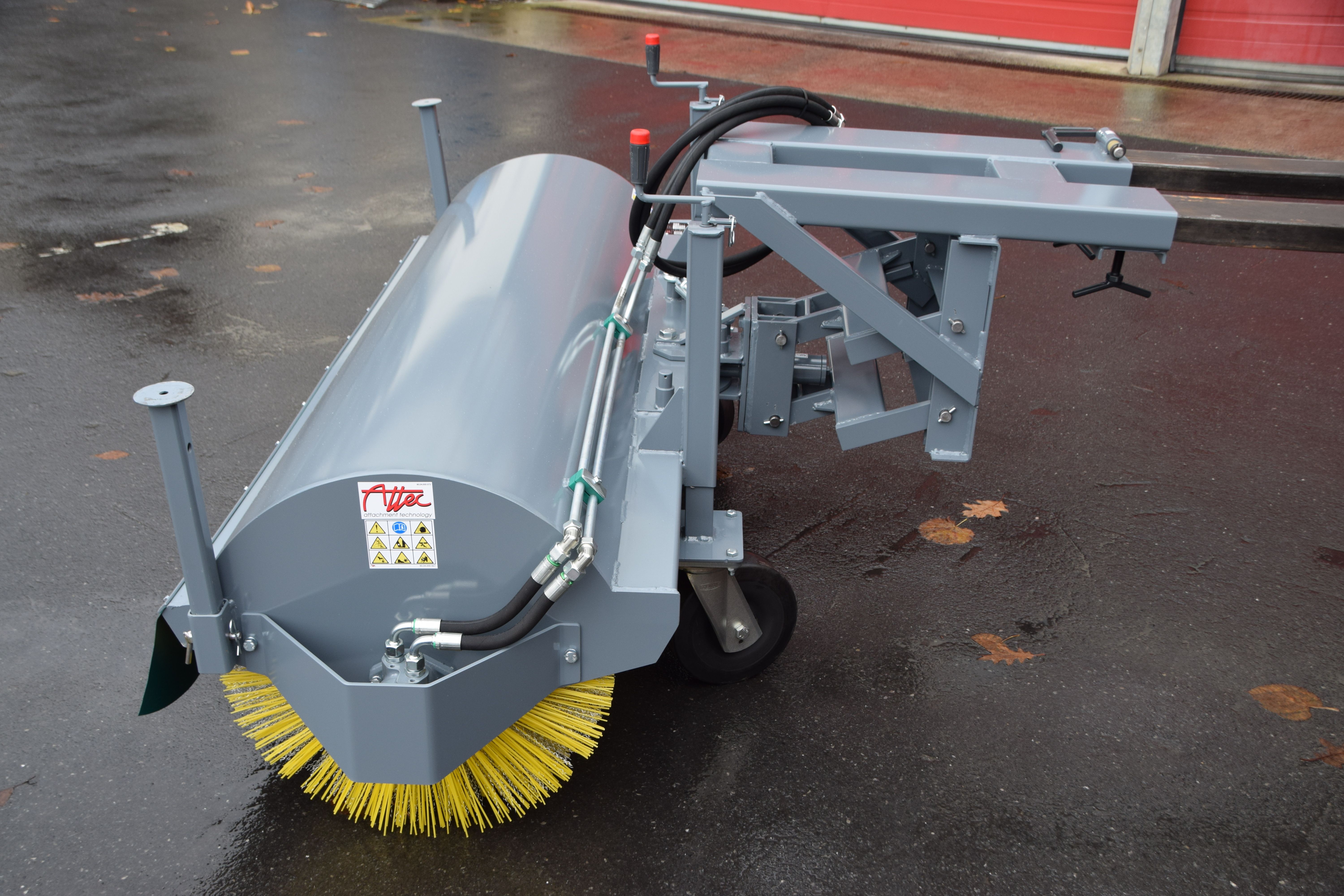 Balayeuse orientable Attec - nettoyage général de débris ou de neige - déplacement manuel 30° gauche/droite - roues anti-usure_1