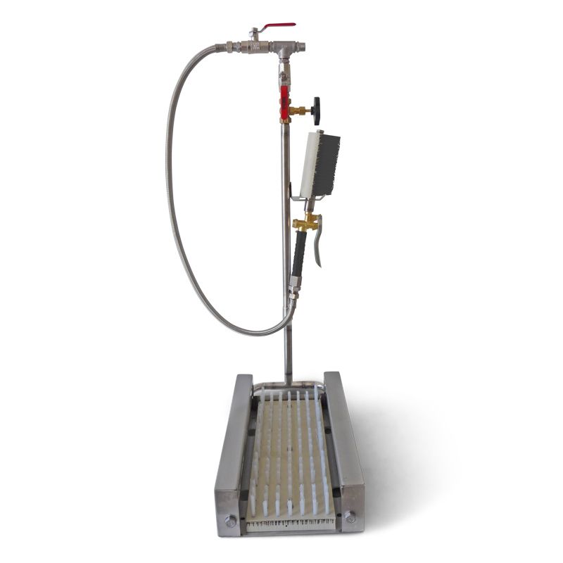 Lave-chaussures sur grille - Acier inoxydable 2 mm - Avec brosse de nettoyage et pulvérisation d'eau_1