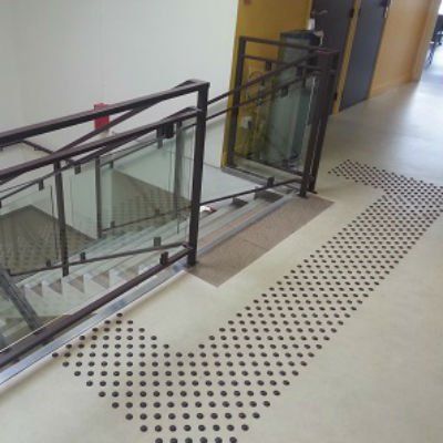 Clou podotactile à tête lisse sans tige autoadhésif - supports fragiles - polyuréthane - 200 clous par boîte_1