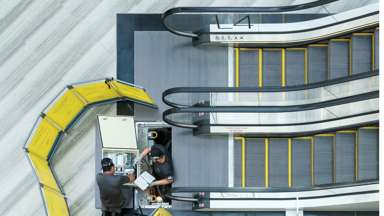 Modernisation et remplacement complet Ascenseurs Monte charge escaliers mécaniques et trottoirs roulants_1