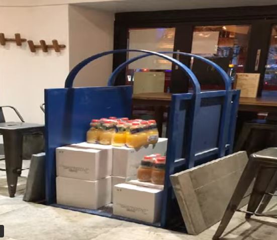 Monte charge à trappe 2 vantaux pour des charges de 0 à 1 500 Kg  conçu pour les bars, les restaurants, les bureaux de tabacs_1