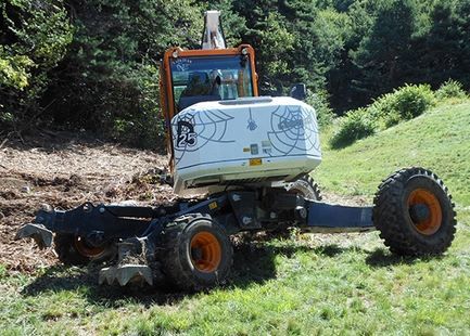 R125 pelle araignée - moteur John Deere 170 Hp - hydraulique performant - structure compacte_1