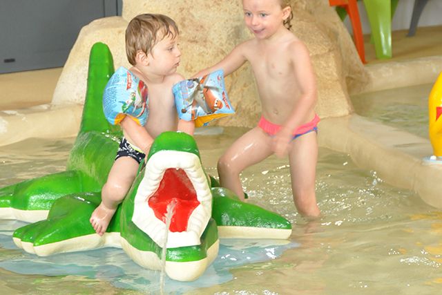 Pataugeoire : figurines animalières de la gamme exotique - serpent, crocodile, perroquet et tortue_1