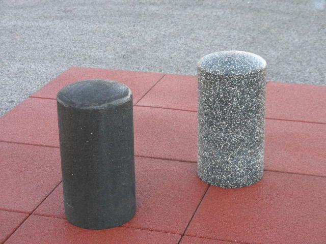 Borne Rio - Hauteur 410 mm - Diamètre 230 mm - Poids 18 kg - Coloris standards : Rouge, Vert, Noir, Noir marbré de Gris_0