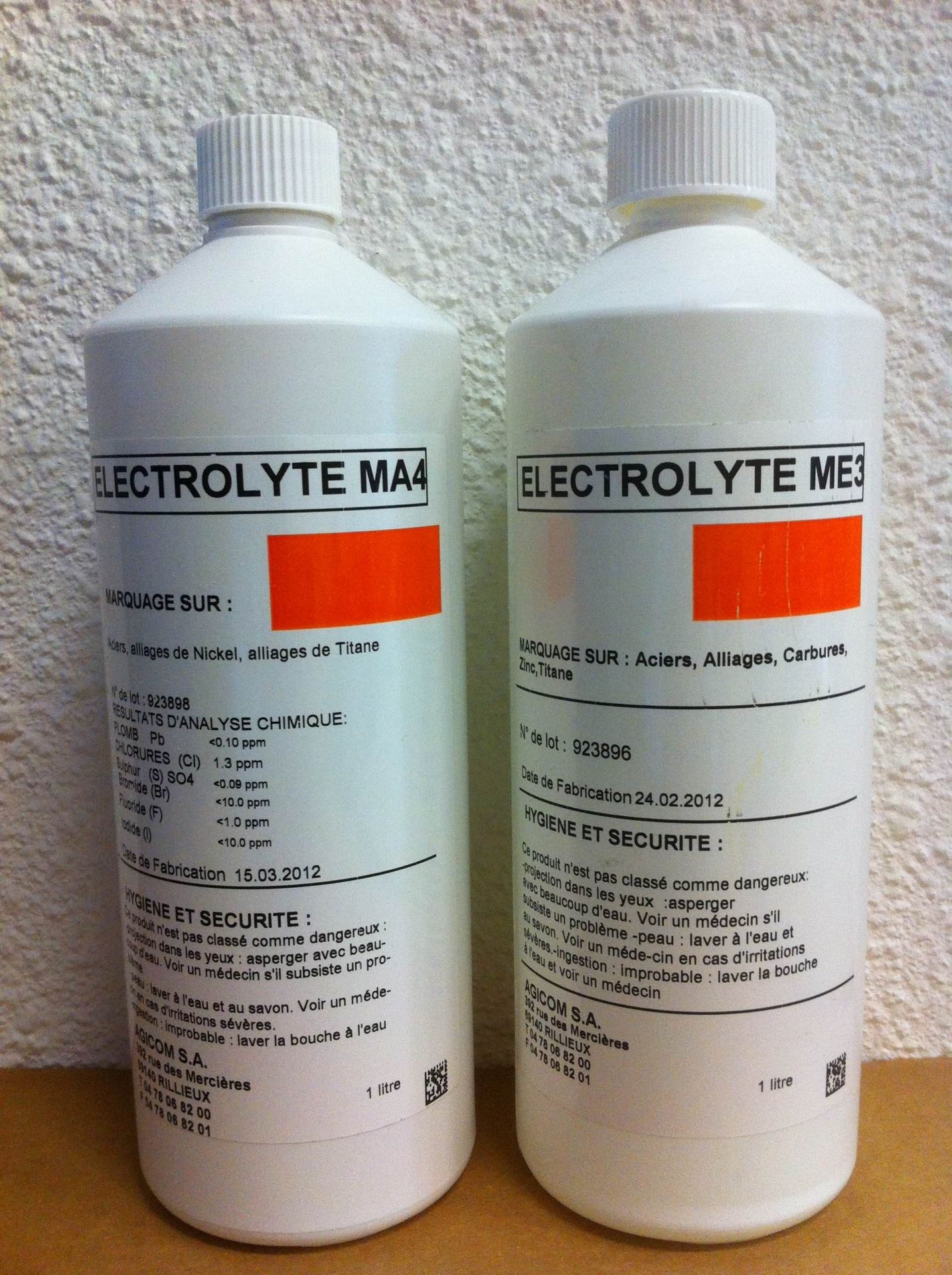 Marquage noir ou blanc sur métaux par courant alternatif