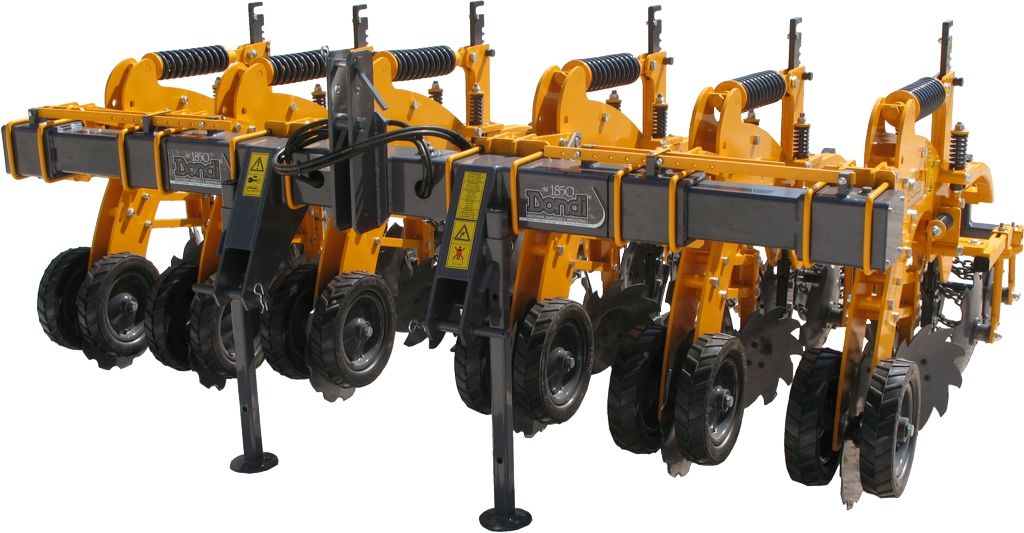 Équipement agricole Strip-Work conçu pour travailler les rangées de sol