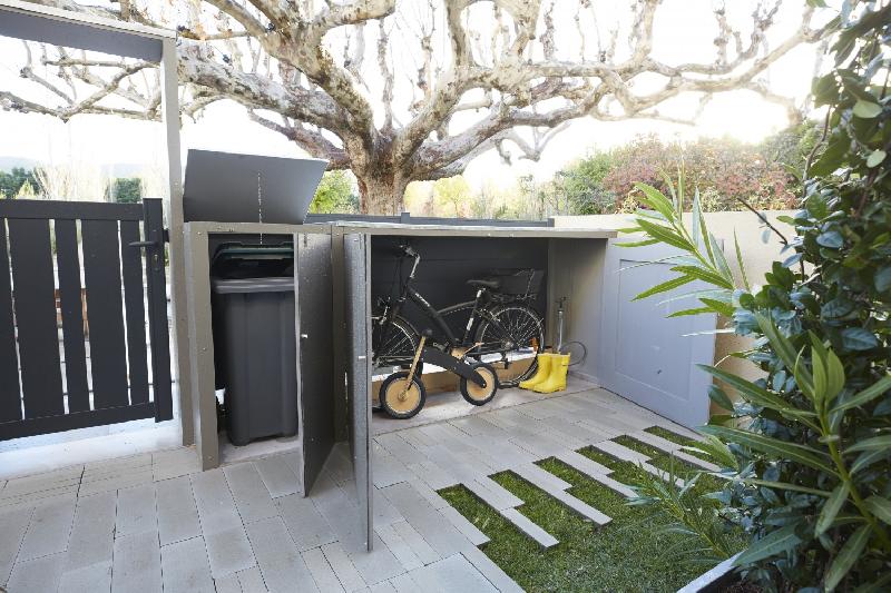 Poubelle de rue collective sur roues EN 840-1 à 6 - 120L, corps gris et couvercle vert, H.96 x L.48 x P.55 cm_1