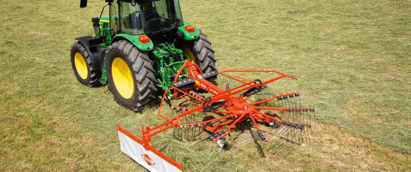 Machine agricole andaineur avec largeur de travail de 3,20 à 3,80 m
