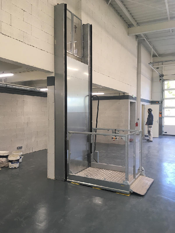 Installation d'un monte charge type strategos  - asaaccessibilite_1